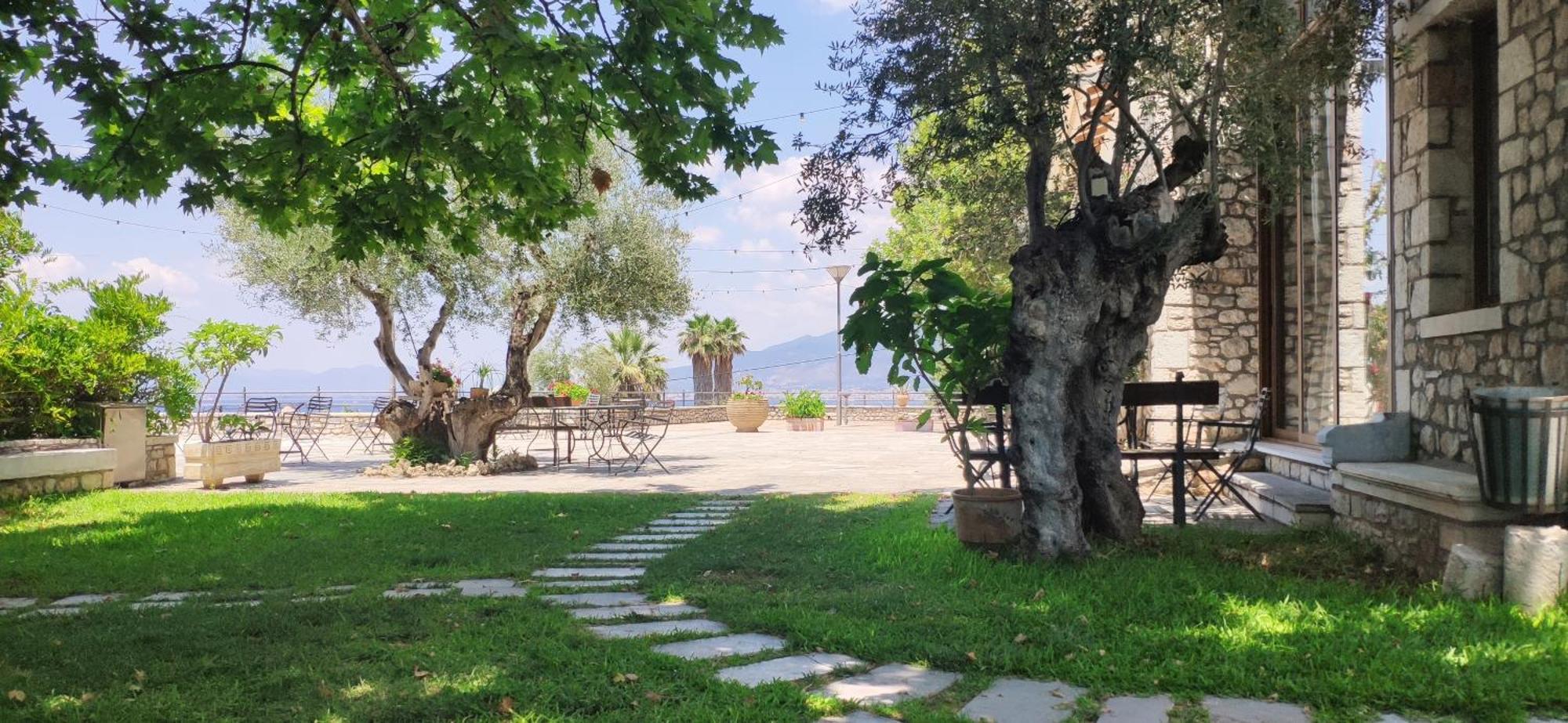 Polas Residencies Aparthotel Kalamata Exteriör bild